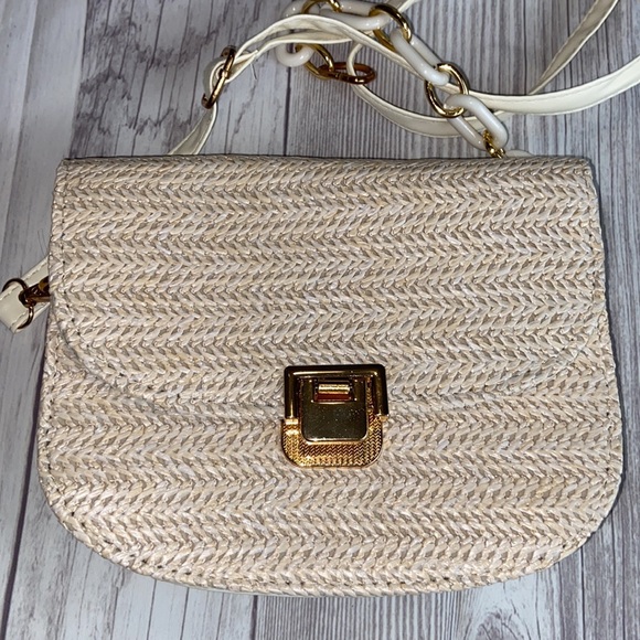 NEW| Daisy Beige Crossbody Bag - Picture 7 of 7